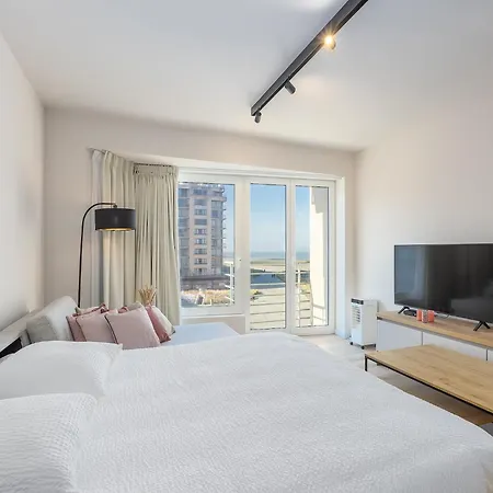 Modern With Sea View Apartment *